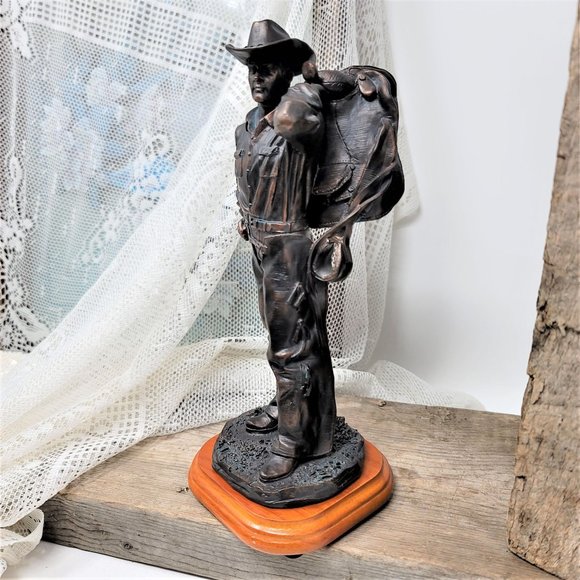 Vanmark Cowboy with Saddle Branded iron Collection Figurine - Picture 9 of 11